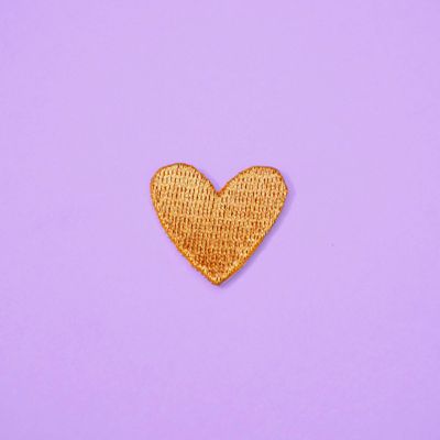 Mini Patch brodé thermocollant · Coeur doré · Malicieuse DIY